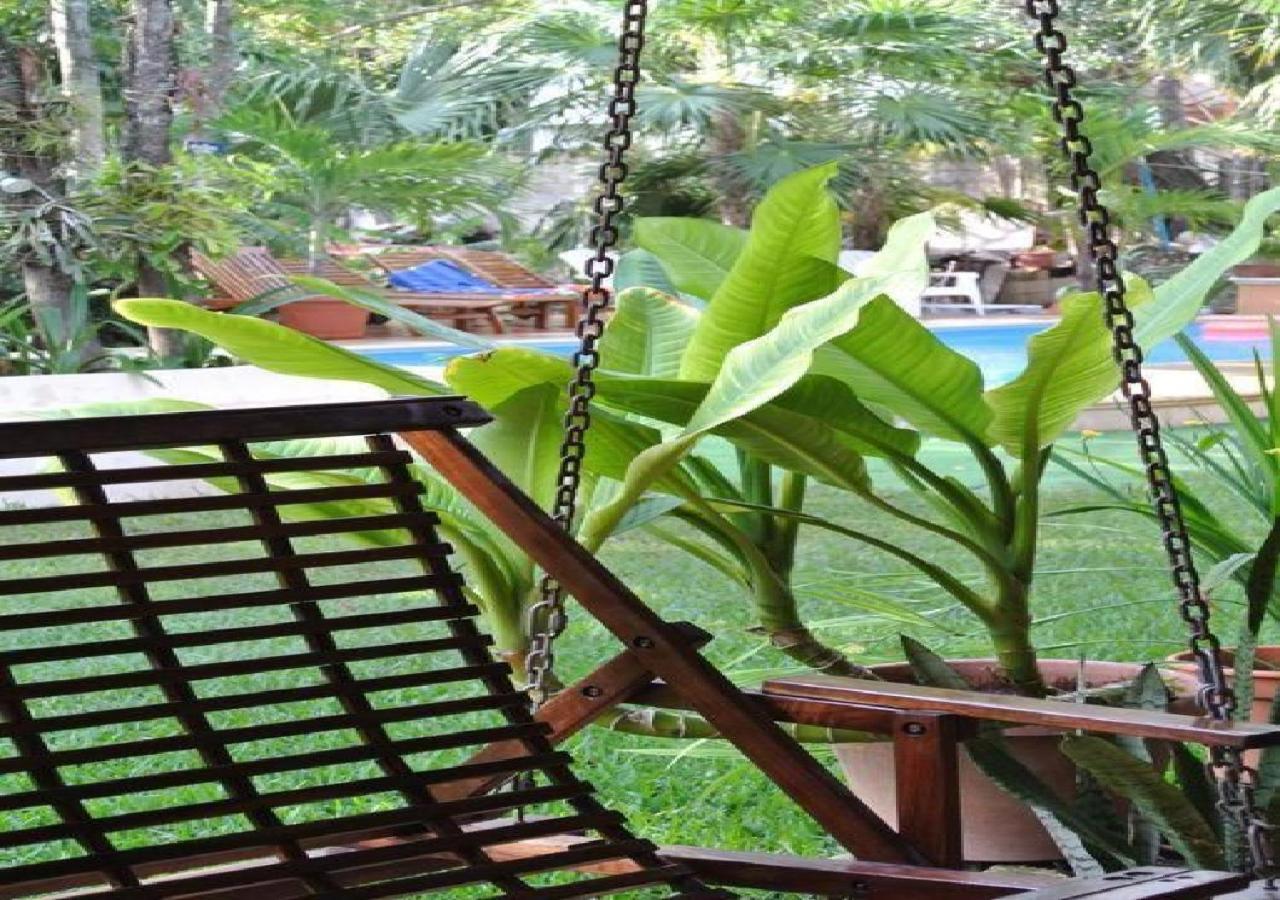 Esduma Iguanas Hotel Playa Del Carmen Exterior photo
